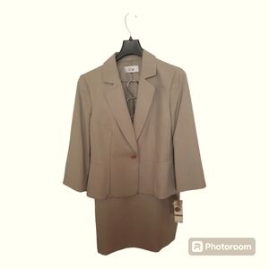 Le Suit summer straw skirt suit, New, size 14